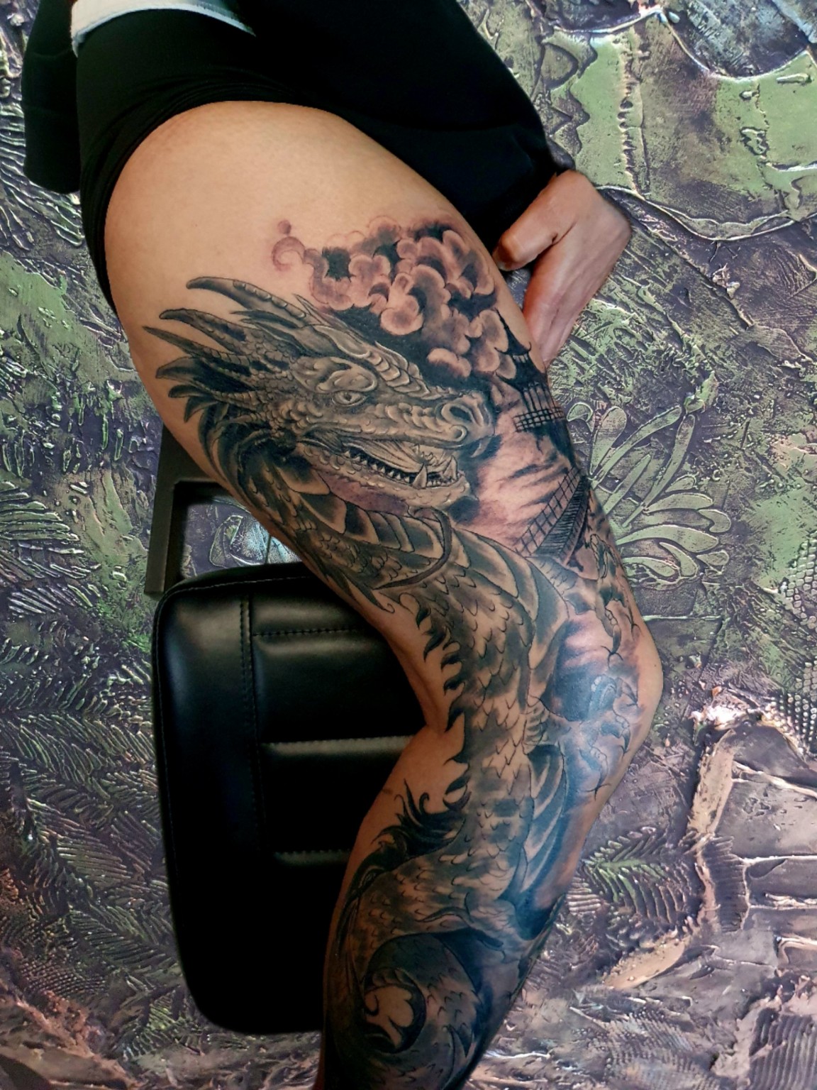 Asiatischer Drache (Bein)